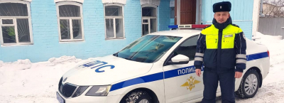 
        Жители Кирова поблагодарили сотрудников Госавтоинспекции за помощь на трассе    