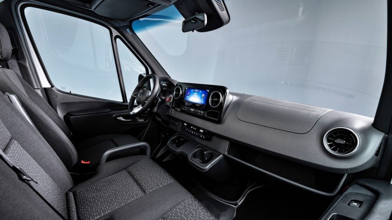 Обновлённый Mercedes-Benz eSprinter: три батареи на выбор и полный привод в теории