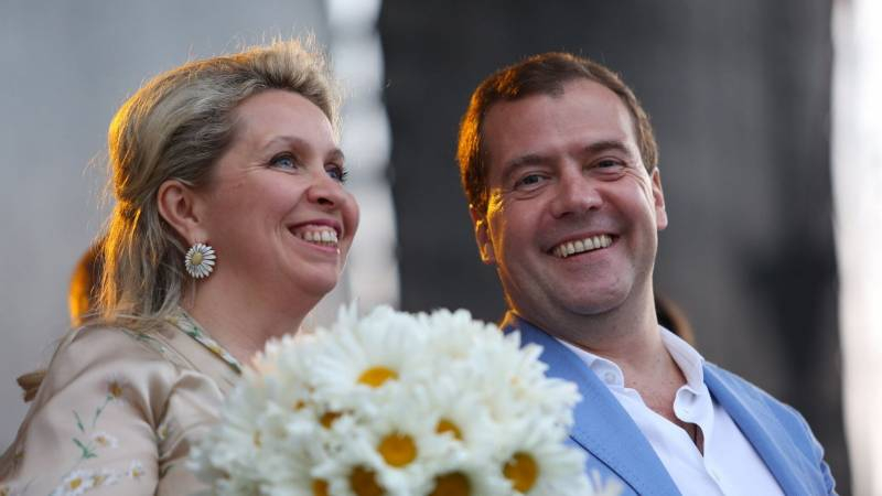 
Что известно о жене Медведева: почему она пропала из медийного пространства                