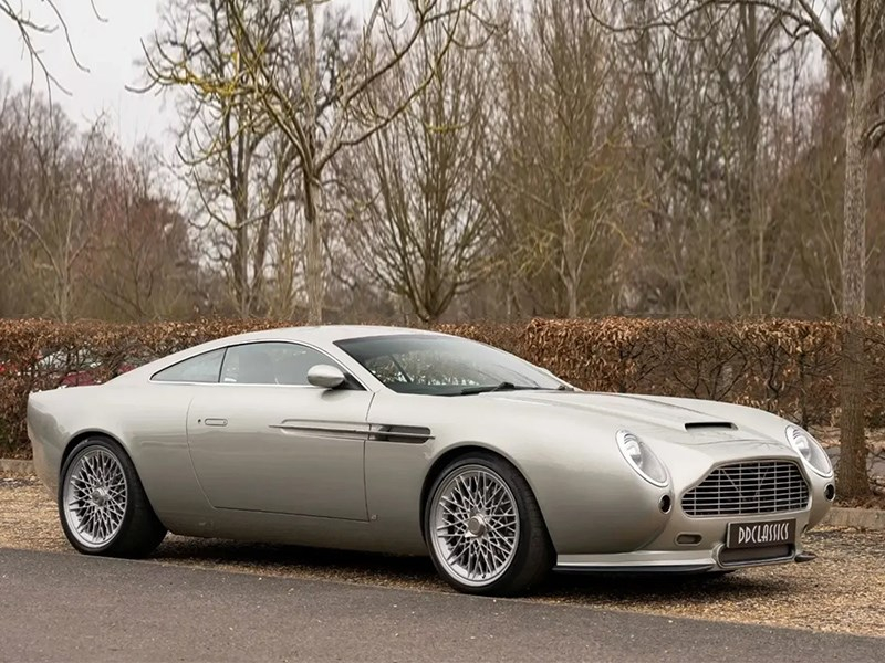 Взгляните на уникальный Aston Martin в стиле "неоретро"