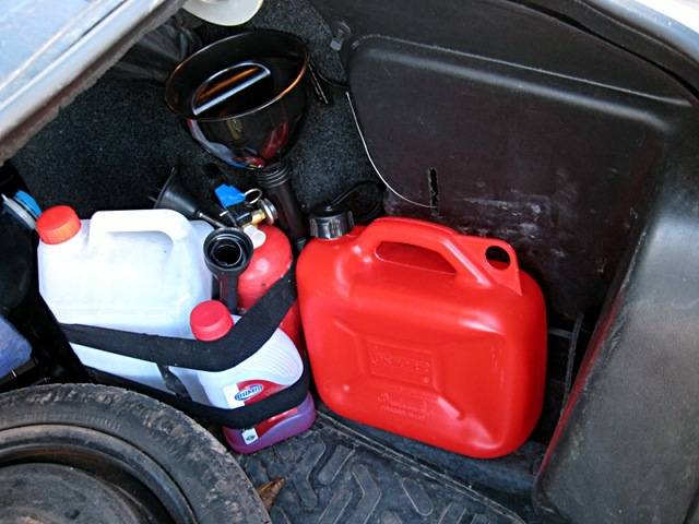 
«Дорогой груз»: когда за канистру бензина в багажнике могут лишить прав                