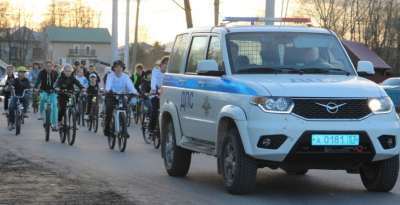 
        В Новгородской области участники велосипедного флешмоба продемонстрировали важность использования пассивных средств защиты    