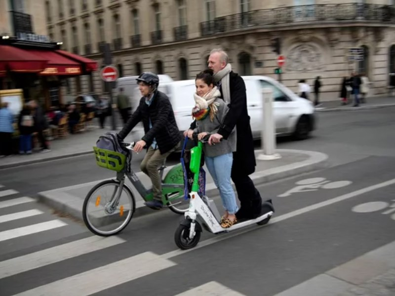 В Париже могут запретить электросамокаты