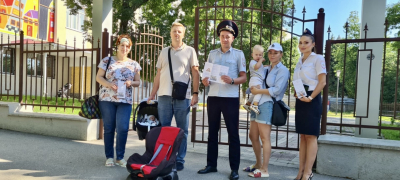 
        На Ставрополье автоинспекторы проводят в детских поликлиниках мастер-классы по правилам перевозки несовершеннолетних    