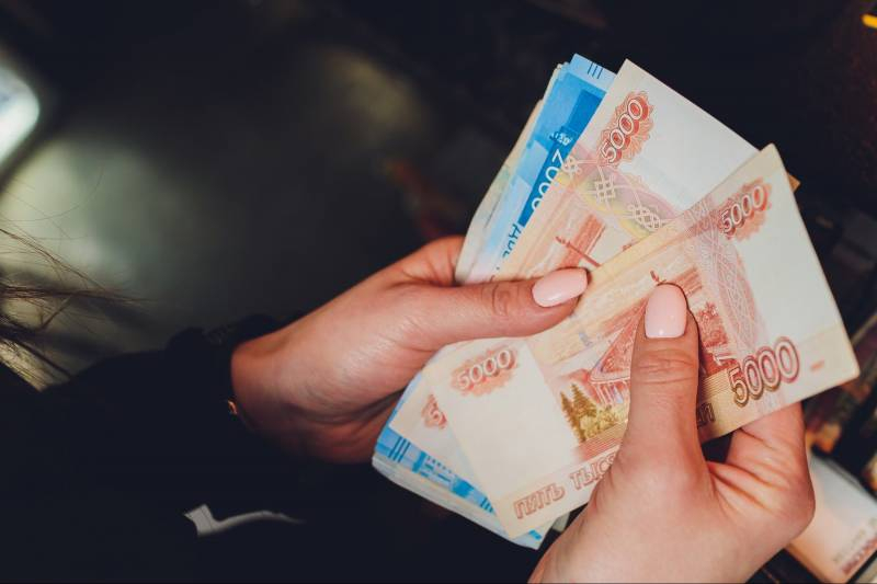 
Новое пособие на детей в размере 10 000 рублей в 2023 году: будет или нет                