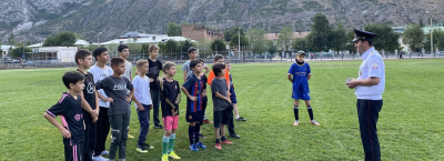 
        Юные футболисты Кабардино-Балкарии вместе с автоинспекторами изучили безопасный маршрут до спортивной секции    