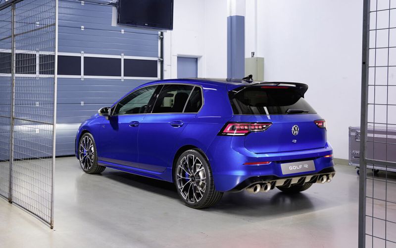 Дилер привез в Россию рестайлинговый Volkswagen Golf R за ₽4,8 млн