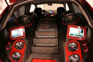 На что обратить внимание при выборе автоакустики в салон автомобиля?