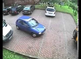 Девушка водитель за рулем