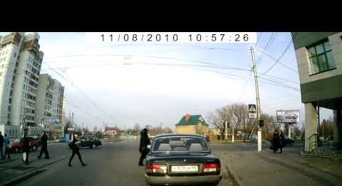 Девушка водитель