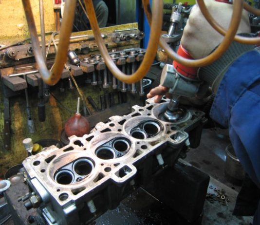 Как отремонтировать головку блока цилиндра транспортного средства?
