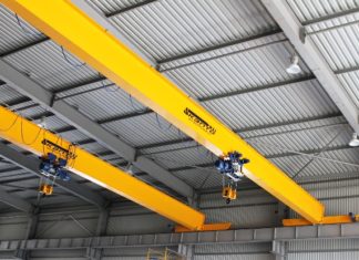 Использование кран-балки в автосервисной мастерской