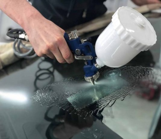 Ремонт трещины лобового стекла: тонкости процесса