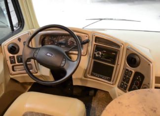 ДОМ НА КОЛЕСАХ за 200 ТЫСЯЧ ДОЛЛАРОВ видео обзор внутри Как путешествуют американцы АВТОДОМ