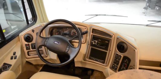 ДОМ НА КОЛЕСАХ за 200 ТЫСЯЧ ДОЛЛАРОВ видео обзор внутри Как путешествуют американцы АВТОДОМ