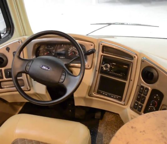 ДОМ НА КОЛЕСАХ за 200 ТЫСЯЧ ДОЛЛАРОВ видео обзор внутри Как путешествуют американцы АВТОДОМ