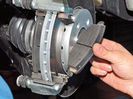 Замена тормозных колодок. Что поставить – полуметаллические или керамику?