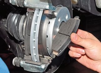 Замена тормозных колодок. Что поставить – полуметаллические или керамику?