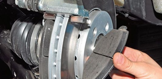 Замена тормозных колодок. Что поставить – полуметаллические или керамику?