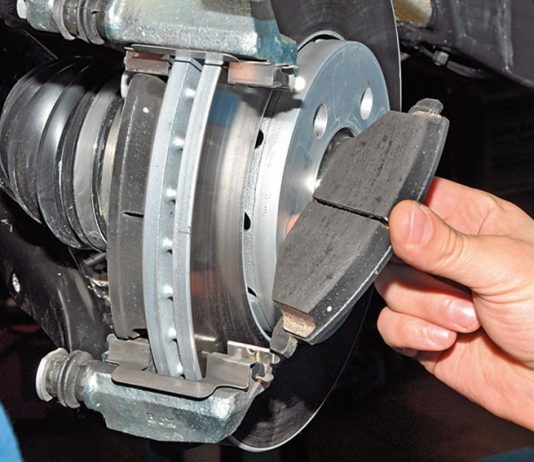 Замена тормозных колодок. Что поставить – полуметаллические или керамику?