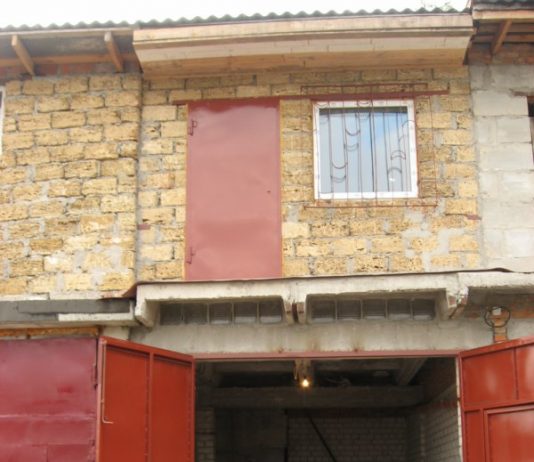 Двухэтажный гараж: удобная постройка для всей семьи