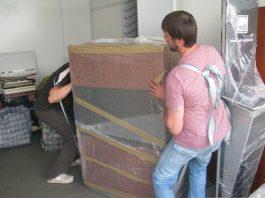 Как разобрать мебель для переезда?