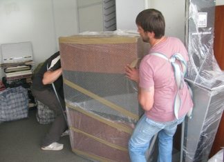 Как разобрать мебель для переезда?