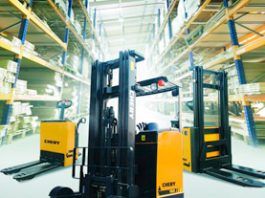 Штабелер: складская техника, совмещающая в себе некоторые функции и погрузчика, и тележки