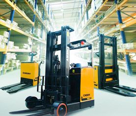 Штабелер: складская техника, совмещающая в себе некоторые функции и погрузчика, и тележки