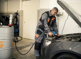 Замена масла в двигателе: важный аспект, продлевающий срок службы мотора вашего автомобиля