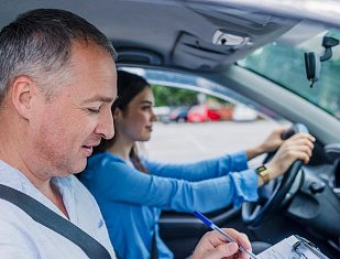 Вождение автомобиля: настоящая профессия, необходимая каждому третьему жителю города