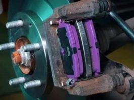 Замена тормозных колодок автомобиля