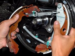 Установка новых тормозных колодок