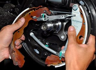 Установка новых тормозных колодок