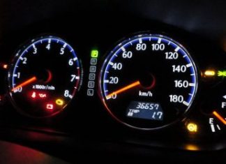 Какие предупреждения на приборной панели категорически не следует игнорировать?