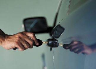 Особенности аварийного вскрытия автомобиля