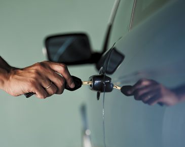 Особенности аварийного вскрытия автомобиля