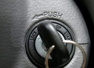 Как разблокировать замок зажигания автомобиля?