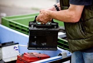 Как правильно утилизировать старый аккумулятор?