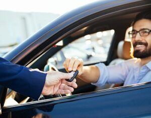 Преимущества аренды авто с водителем на день