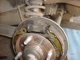 Замена тормозных колодок на Nissan Almera