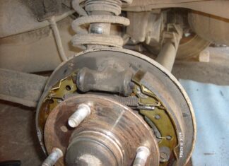 Замена тормозных колодок на Nissan Almera