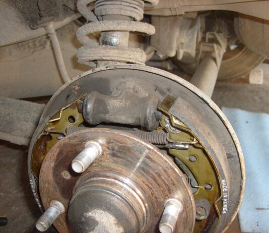 Замена тормозных колодок на Nissan Almera