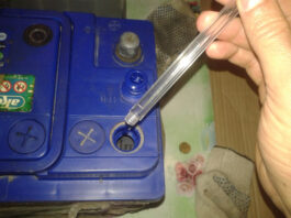 Какой уровень электролита должен быть в аккумуляторе?