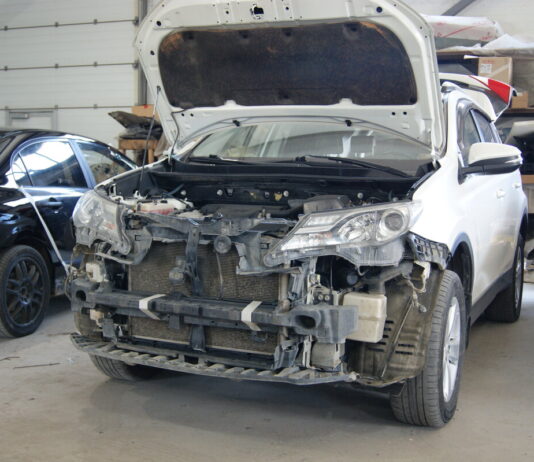Снятие и установка переднего бампера Toyota Rav4