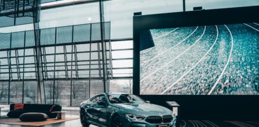 Музыкальное оформление автосалона