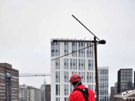 Очистка кровли зимой промышленными альпинистами