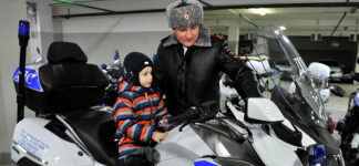 Сотрудники Госавтоинспекции Татарстана исполнили новогоднюю мечту 5-летнего мальчика