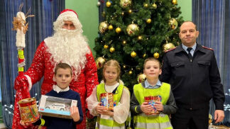 Сотрудники подмосковной Госавтоинспекции присоединились к Всероссийской акции «Ёлка желаний»