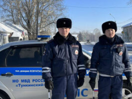 Автоинспекторы Бурятии помогли водителю сломавшегося автомобиля